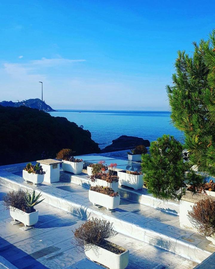 Hotel La Scogliera 2*